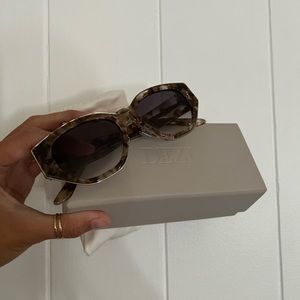 DEZI charge it sunglasses